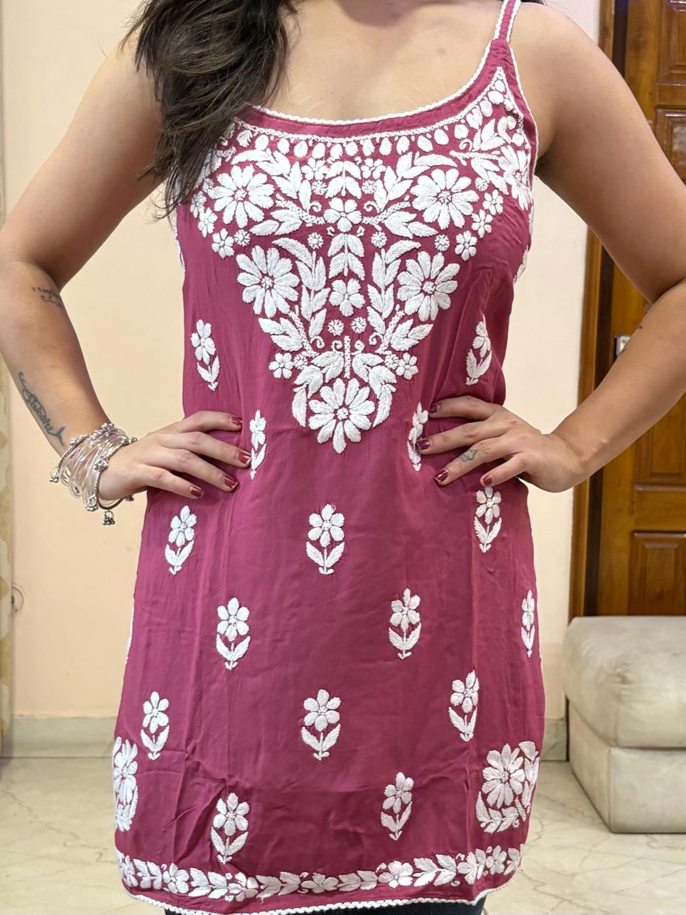 RAHAT SLEEVLESS KURTI