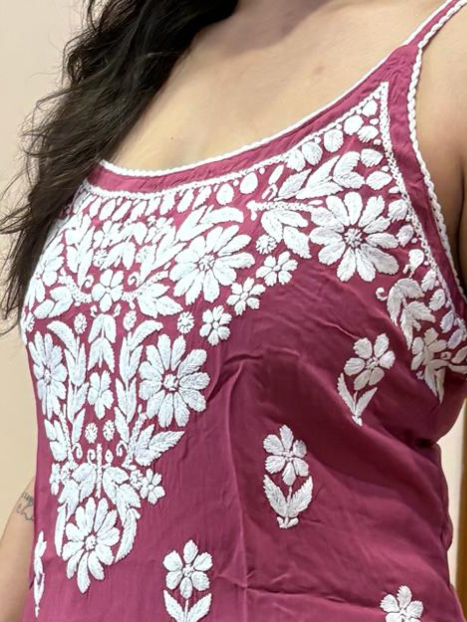 RAHAT SLEEVLESS KURTI