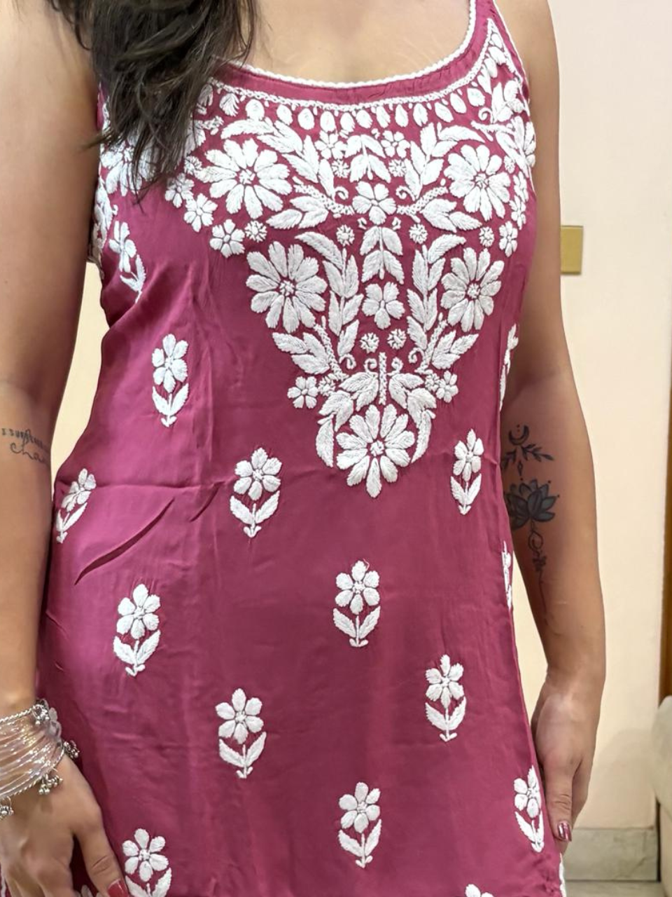 RAHAT SLEEVLESS KURTI
